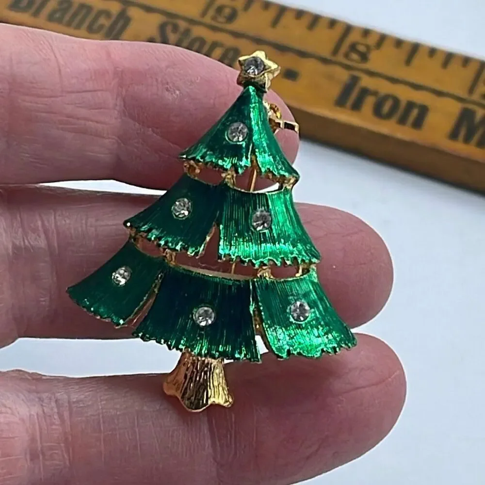 Vintage Christmas tree enamel rhinestones brooch.